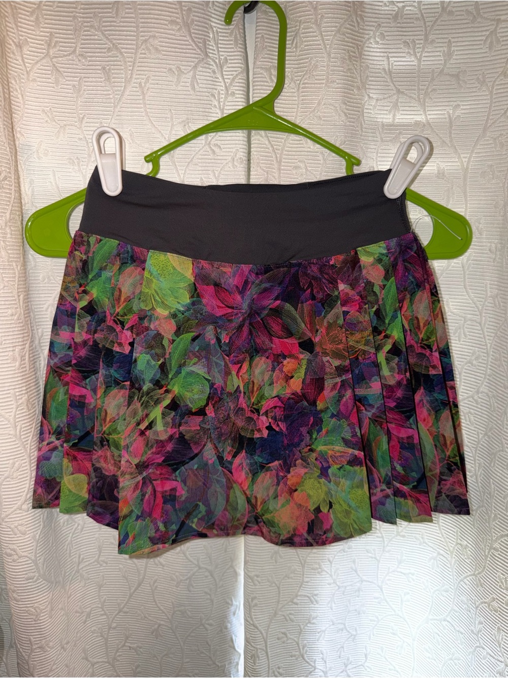 Lululemon side-pleat tennis skirt